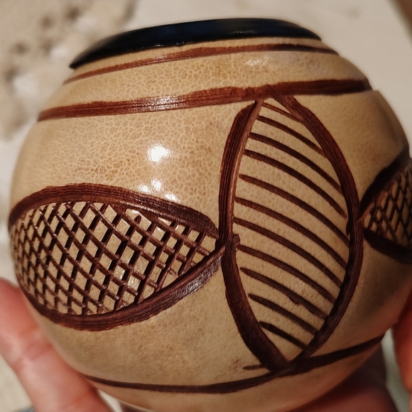 Pottery Art Candle Holder Or Vase. Tan With Brown Engraving. - Picture 3 of 7